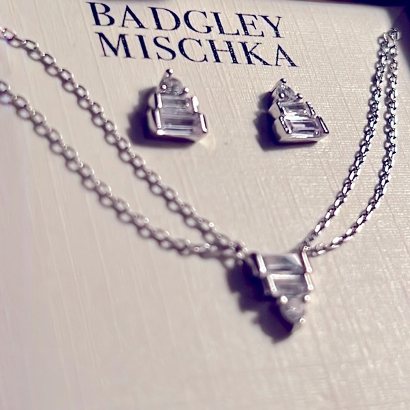 BADGLEY MISHKA CRYSTAL BAQUETTE NECKLACE/EARRINGS SET NIB - Picture 3 of 6